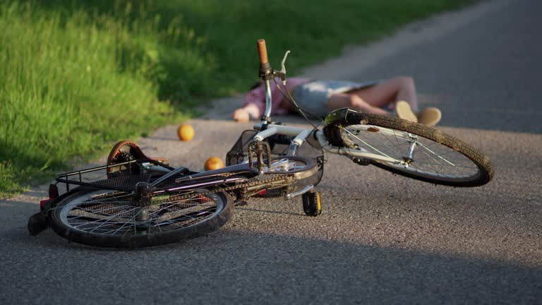 Personne à vélo sur la route